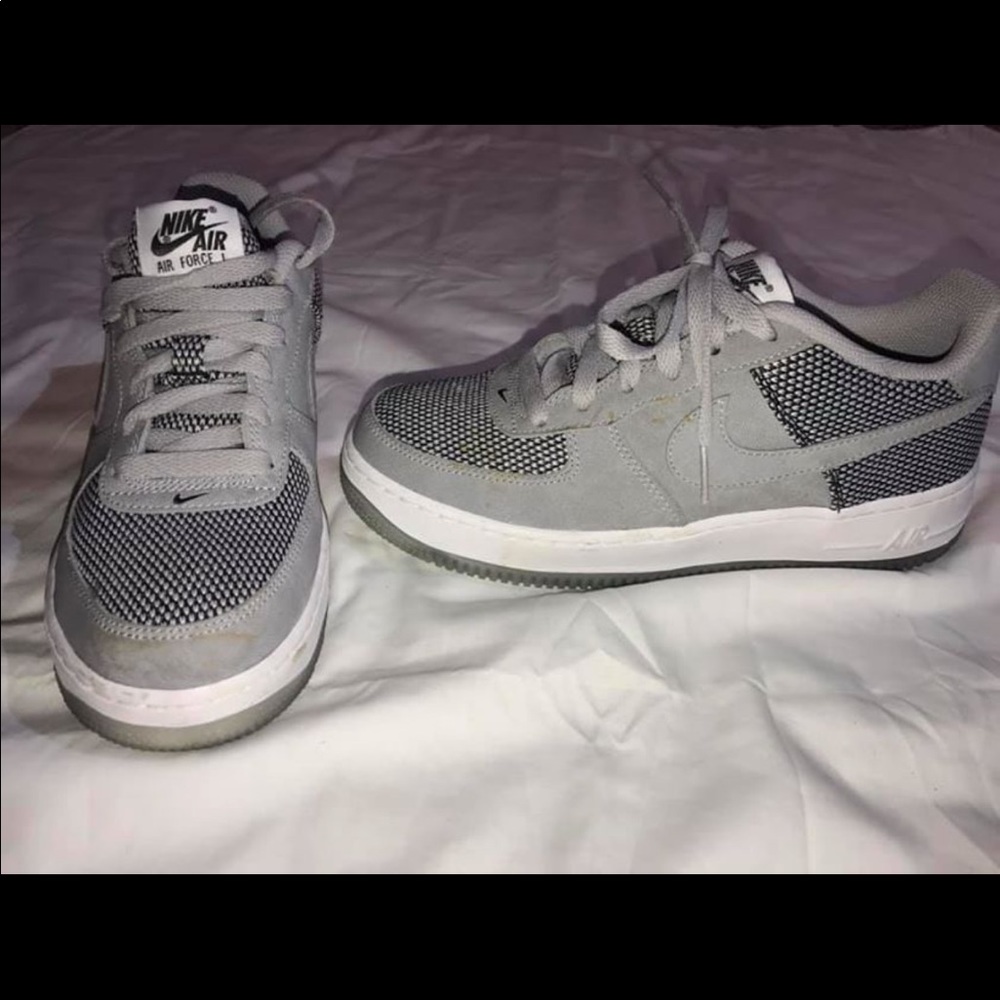 Nike Kids Gray Air Force 1 Low 6Y